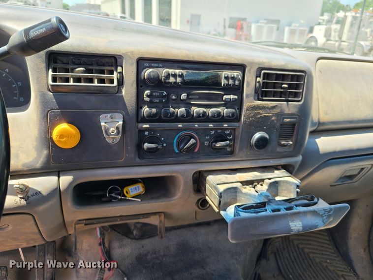 image for item K5942 2000 Ford F350  flatbed pickup truck