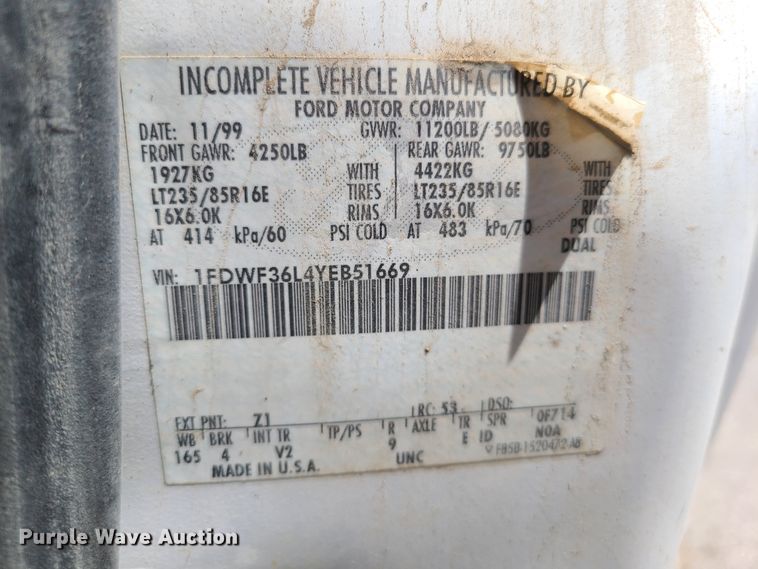 image for item K5942 2000 Ford F350  flatbed pickup truck