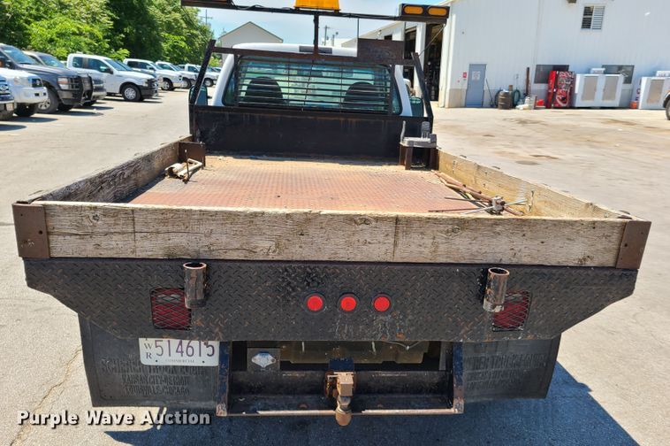 image for item K5942 2000 Ford F350  flatbed pickup truck