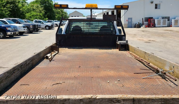 image for item K5942 2000 Ford F350  flatbed pickup truck