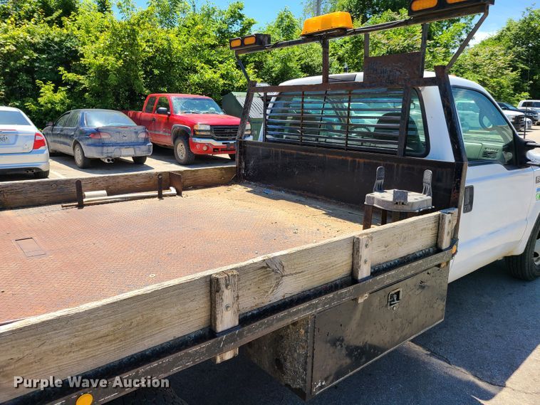 image for item K5942 2000 Ford F350  flatbed pickup truck