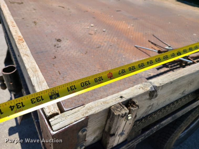 image for item K5942 2000 Ford F350  flatbed pickup truck