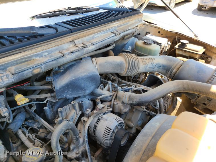 image for item K5942 2000 Ford F350  flatbed pickup truck