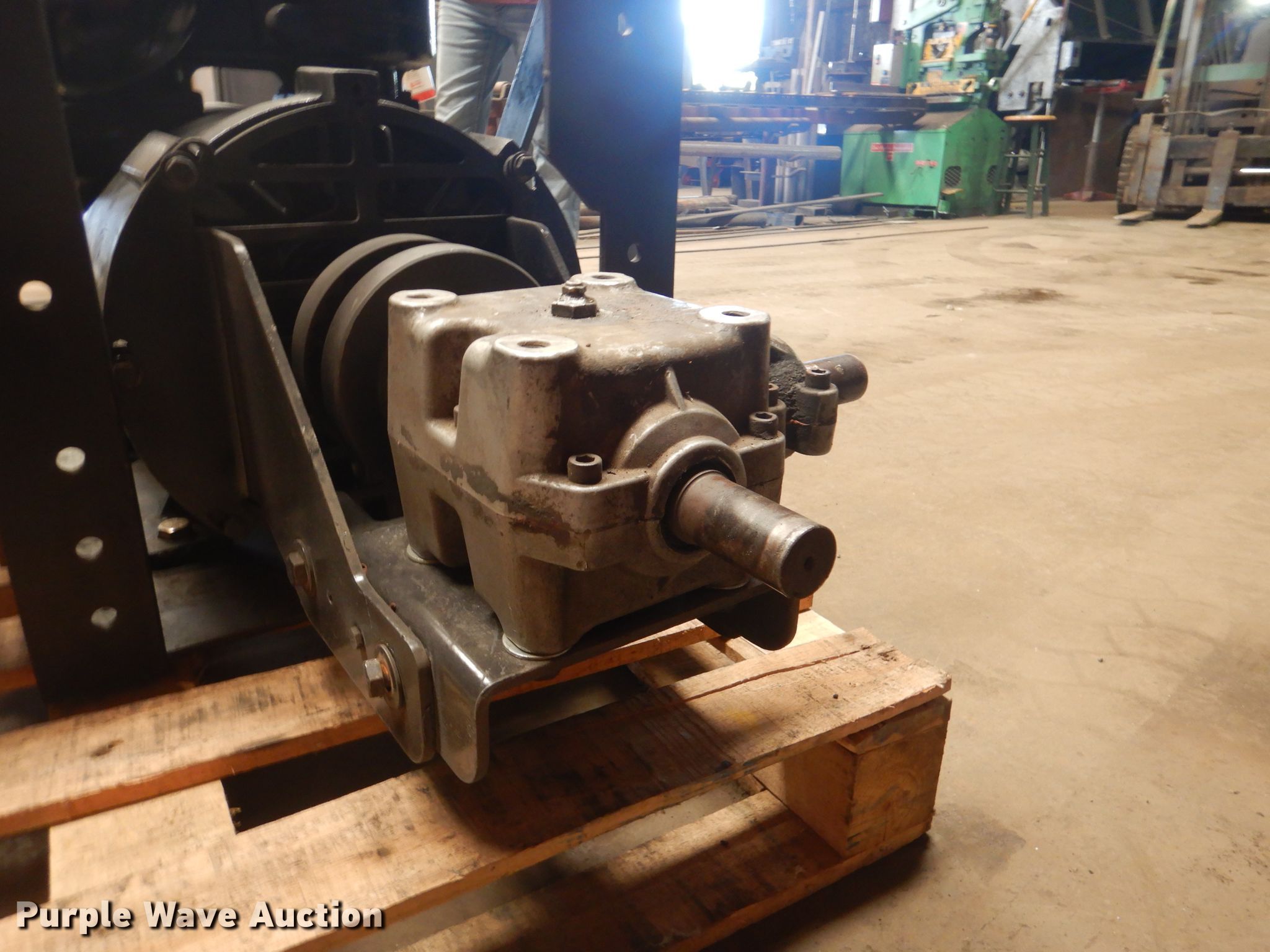 Challenger 607 vacuum pump in Tulsa, OK Item GM9057 sold Purple Wave