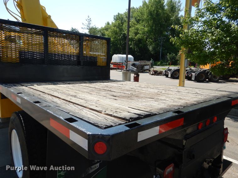 image for item DA8385 2002 International 7400  crane truck