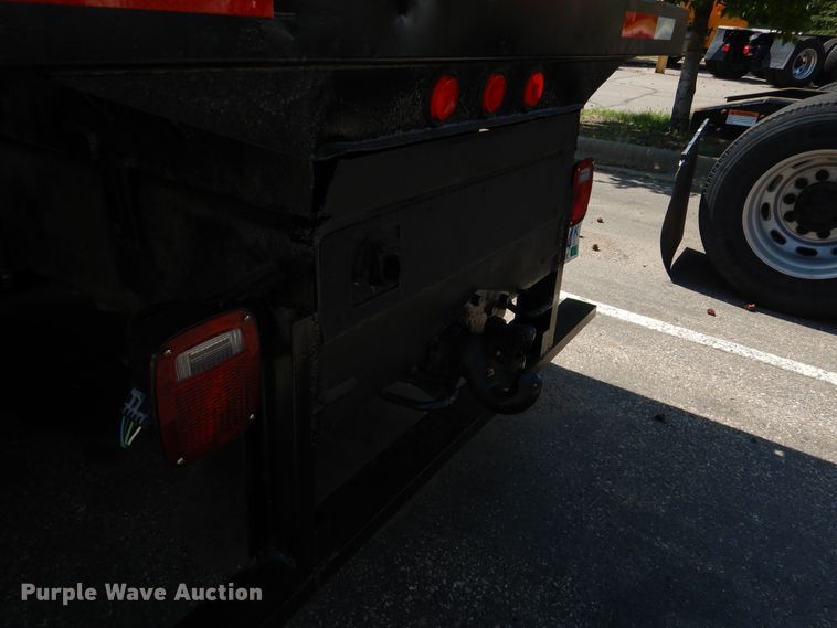 image for item DA8385 2002 International 7400  crane truck