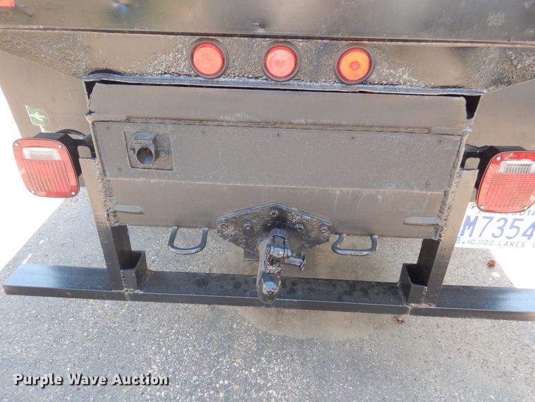 image for item DA8385 2002 International 7400  crane truck