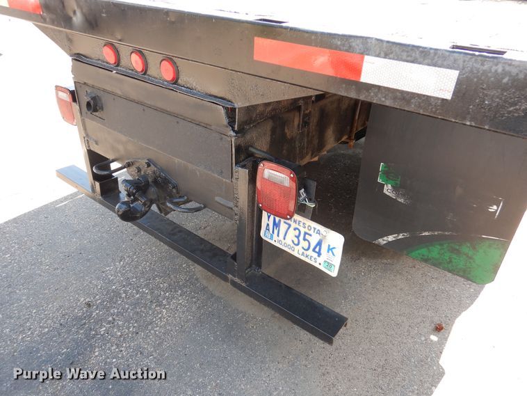 image for item DA8385 2002 International 7400  crane truck