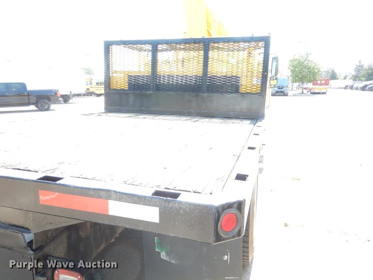 image for item DA8385 2002 International 7400  crane truck