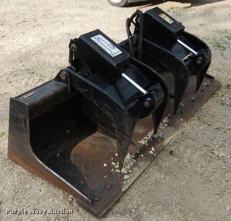 Caterpillar 78"W skid steer grapple bucket in Stewartville, MN Item