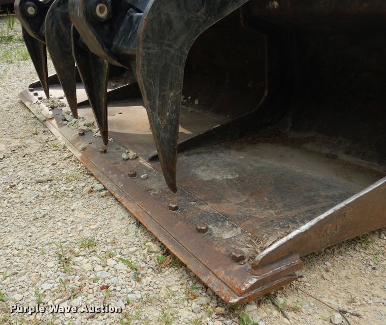 image for item DA8387 Caterpillar 78"W skid steer grapple bucket