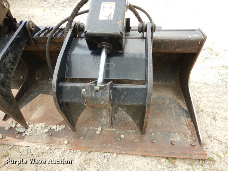image for item DA8387 Caterpillar 78"W skid steer grapple bucket