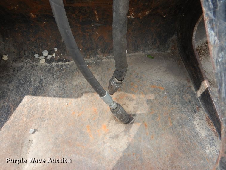 image for item DA8387 Caterpillar 78"W skid steer grapple bucket