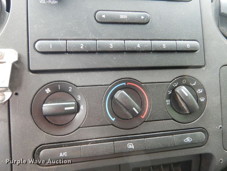 image for item DA8390 2009 Ford F250 Super Duty  SuperCab utility bed pickup truck