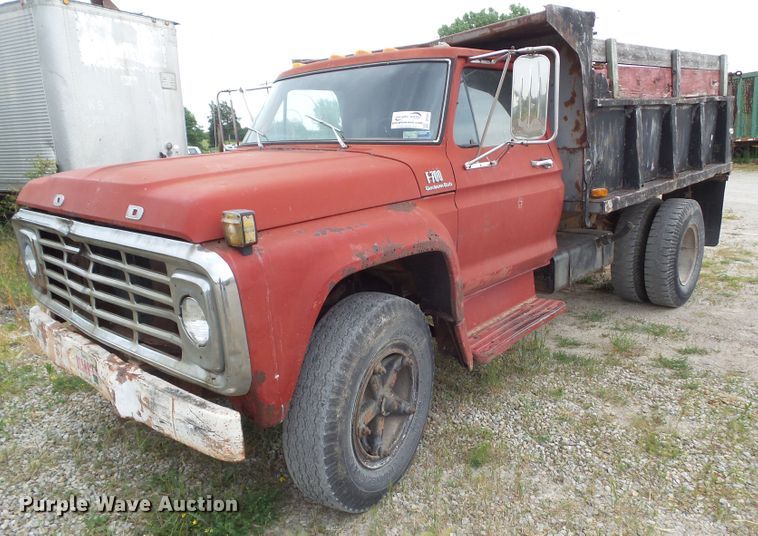 image for item DF0837 1977 Ford F700  dump truck