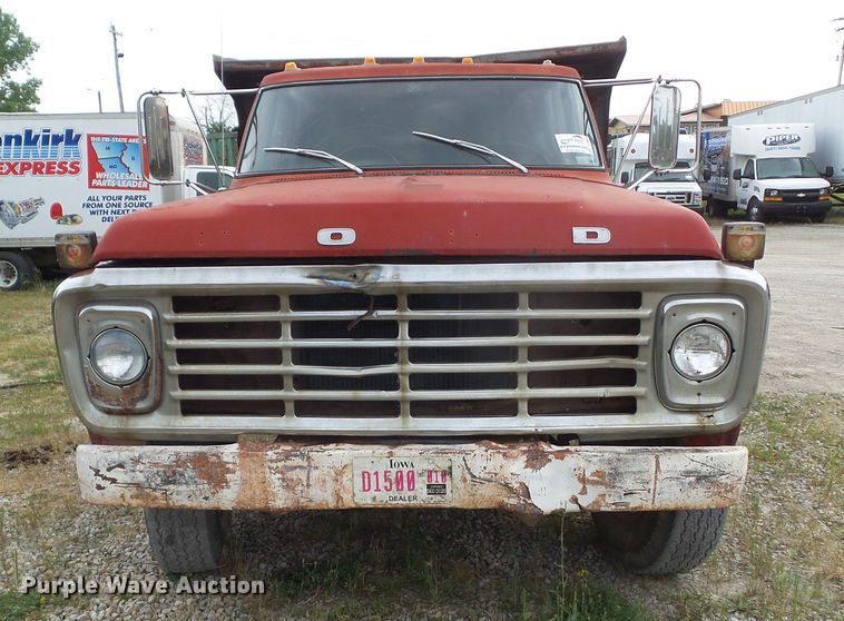 image for item DF0837 1977 Ford F700  dump truck