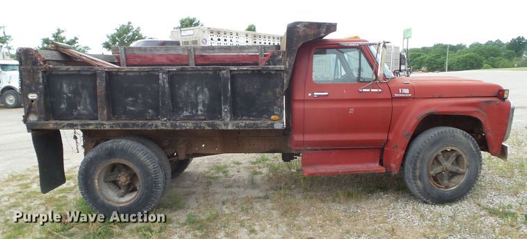 image for item DF0837 1977 Ford F700  dump truck