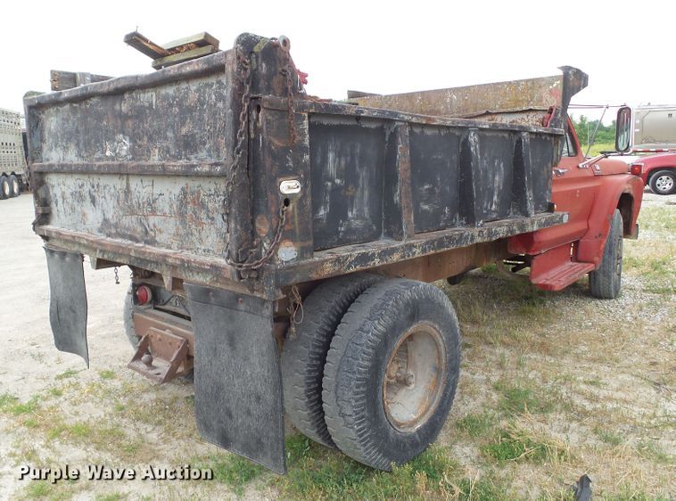 image for item DF0837 1977 Ford F700  dump truck