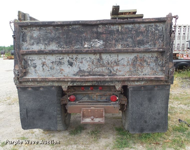 image for item DF0837 1977 Ford F700  dump truck