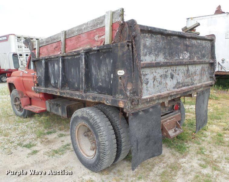 image for item DF0837 1977 Ford F700  dump truck