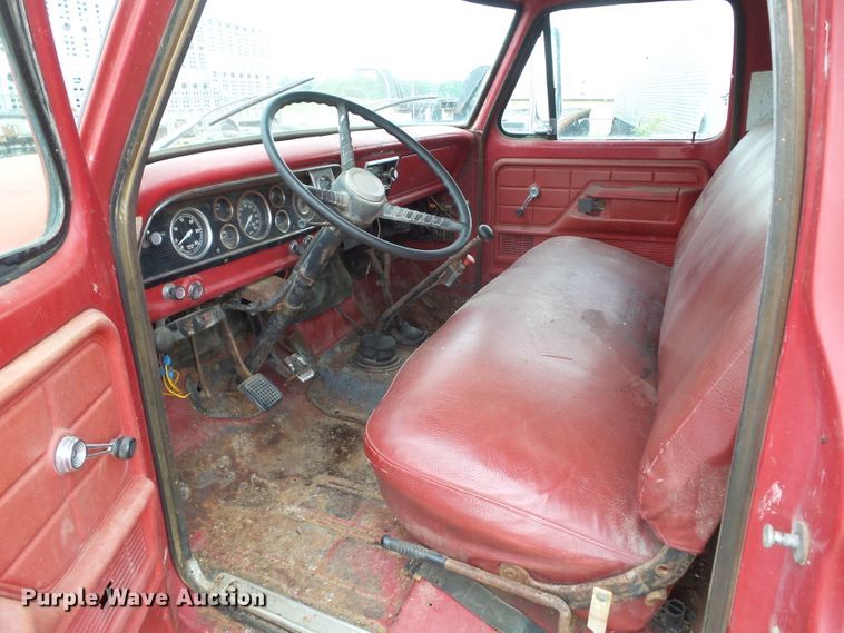 image for item DF0837 1977 Ford F700  dump truck