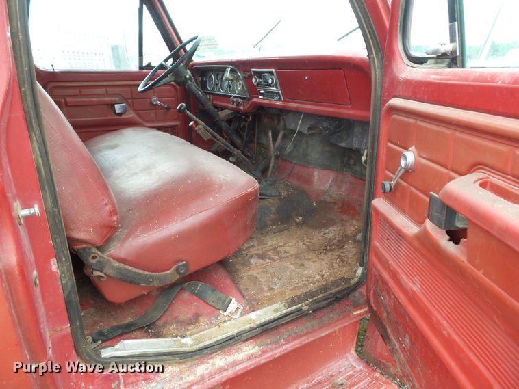 image for item DF0837 1977 Ford F700  dump truck