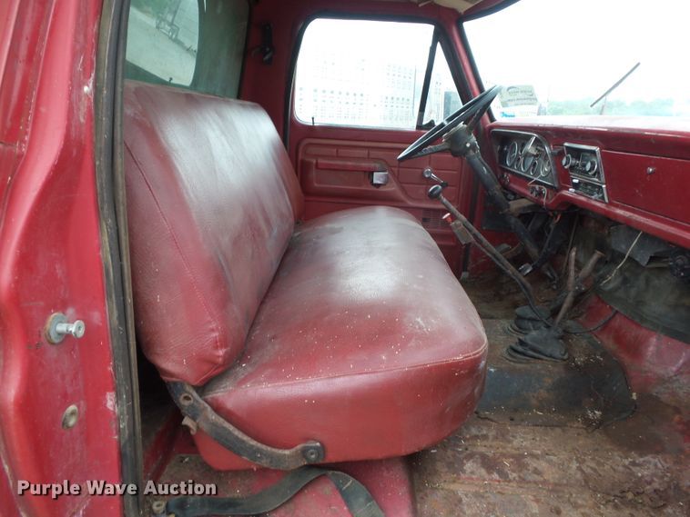 image for item DF0837 1977 Ford F700  dump truck