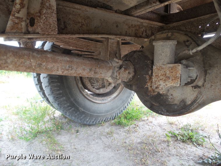 image for item DF0837 1977 Ford F700  dump truck