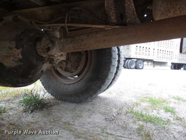 image for item DF0837 1977 Ford F700  dump truck