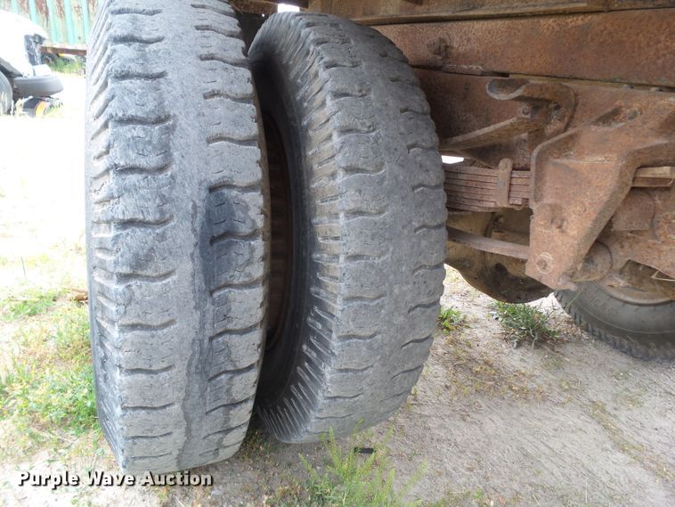 image for item DF0837 1977 Ford F700  dump truck