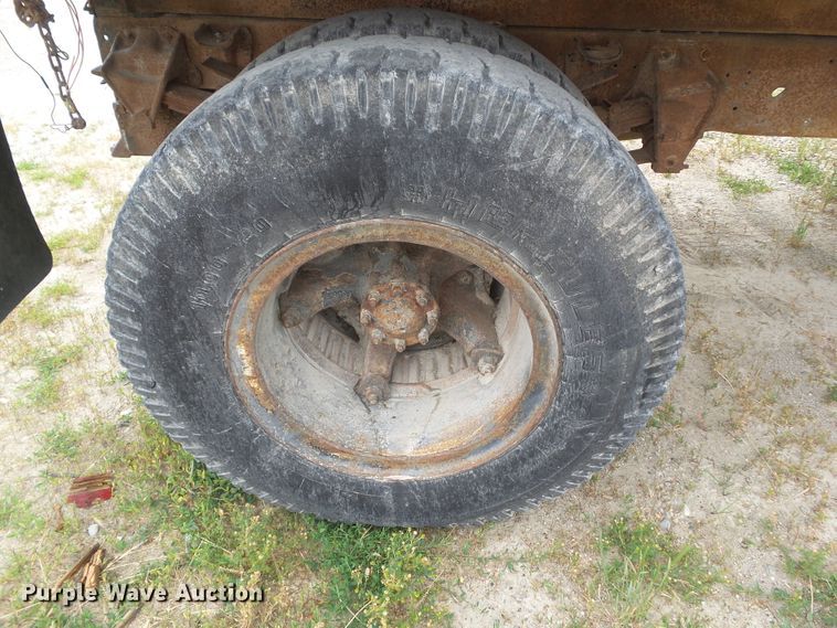 image for item DF0837 1977 Ford F700  dump truck