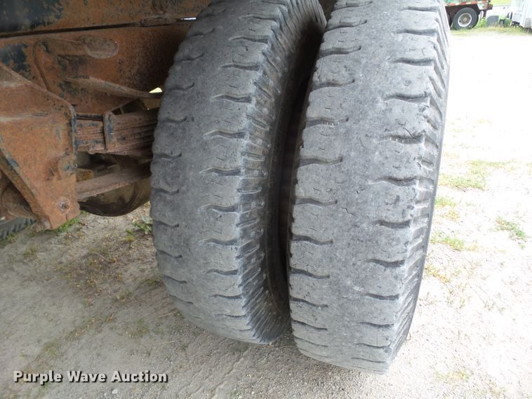 image for item DF0837 1977 Ford F700  dump truck