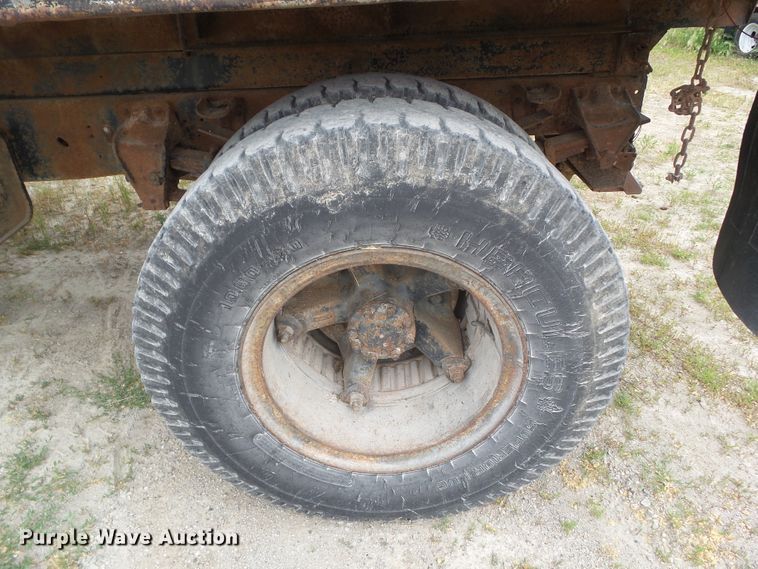 image for item DF0837 1977 Ford F700  dump truck