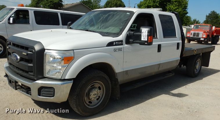 image for item DF4106 2016 Ford F250 Super Duty  Crew Cab flatbed pickup truck