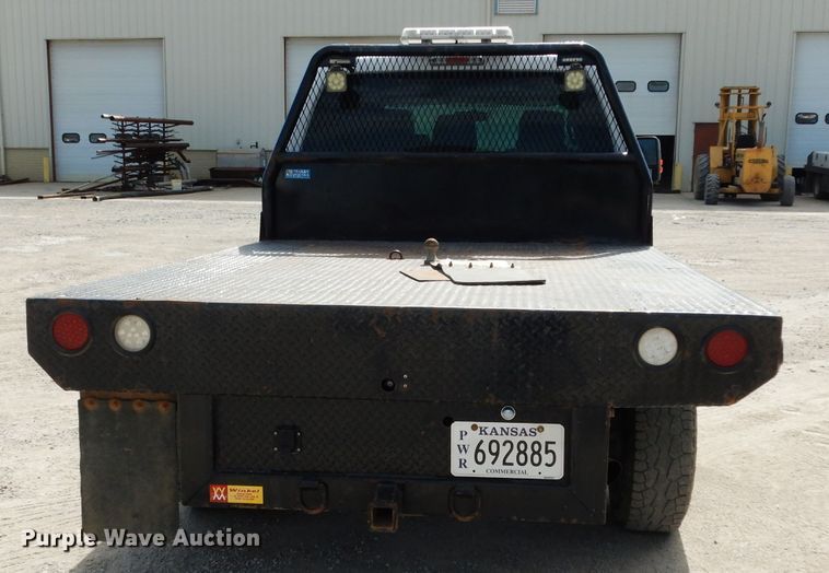 image for item DF4106 2016 Ford F250 Super Duty  Crew Cab flatbed pickup truck