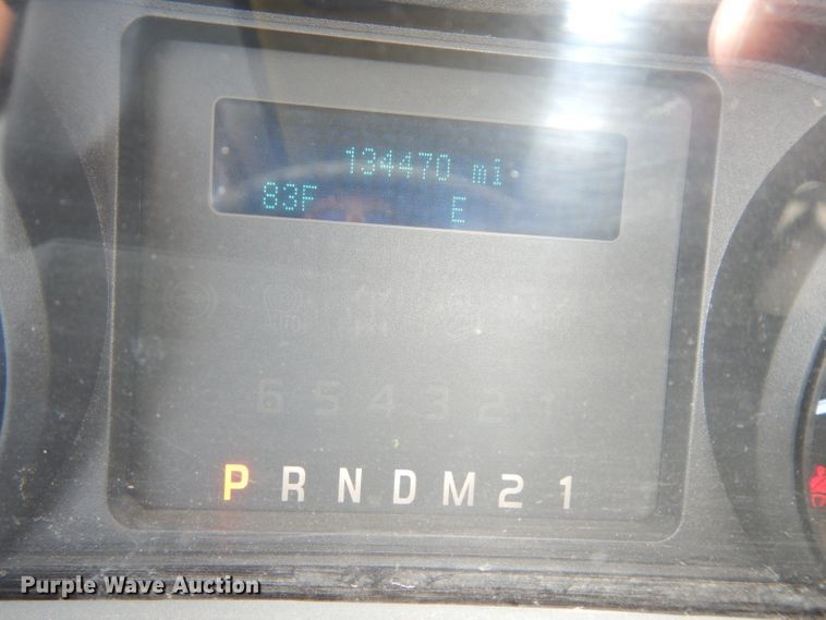 image for item DF4106 2016 Ford F250 Super Duty  Crew Cab flatbed pickup truck