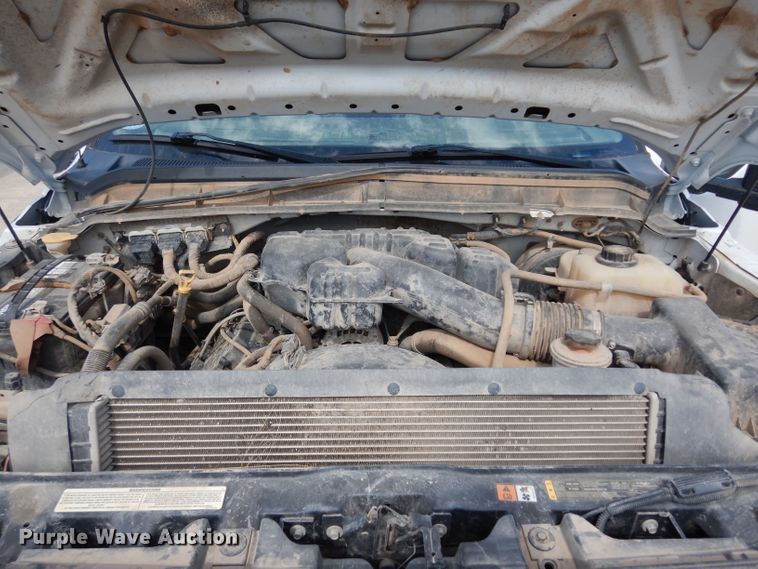 image for item DF4106 2016 Ford F250 Super Duty  Crew Cab flatbed pickup truck