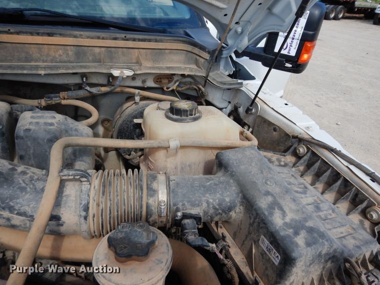 image for item DF4106 2016 Ford F250 Super Duty  Crew Cab flatbed pickup truck