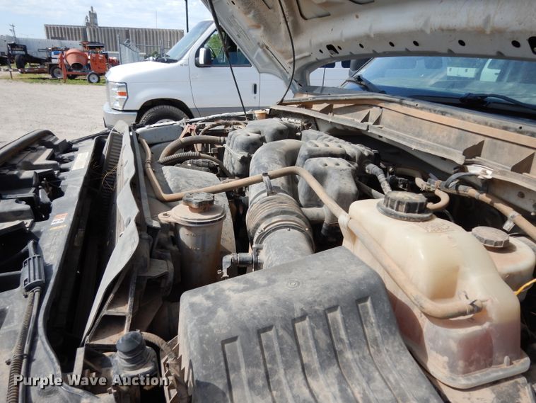 image for item DF4106 2016 Ford F250 Super Duty  Crew Cab flatbed pickup truck