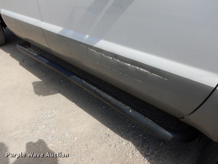 image for item DF4106 2016 Ford F250 Super Duty  Crew Cab flatbed pickup truck