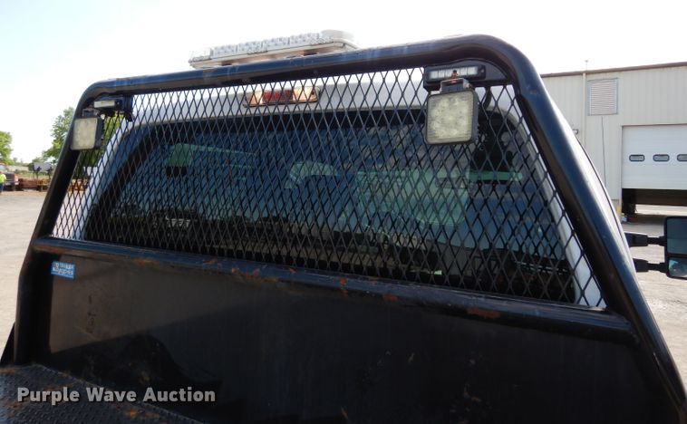 image for item DF4106 2016 Ford F250 Super Duty  Crew Cab flatbed pickup truck