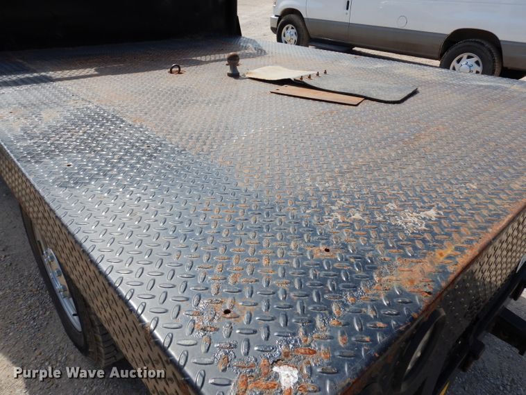 image for item DF4106 2016 Ford F250 Super Duty  Crew Cab flatbed pickup truck