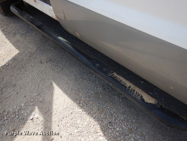 image for item DF4106 2016 Ford F250 Super Duty  Crew Cab flatbed pickup truck