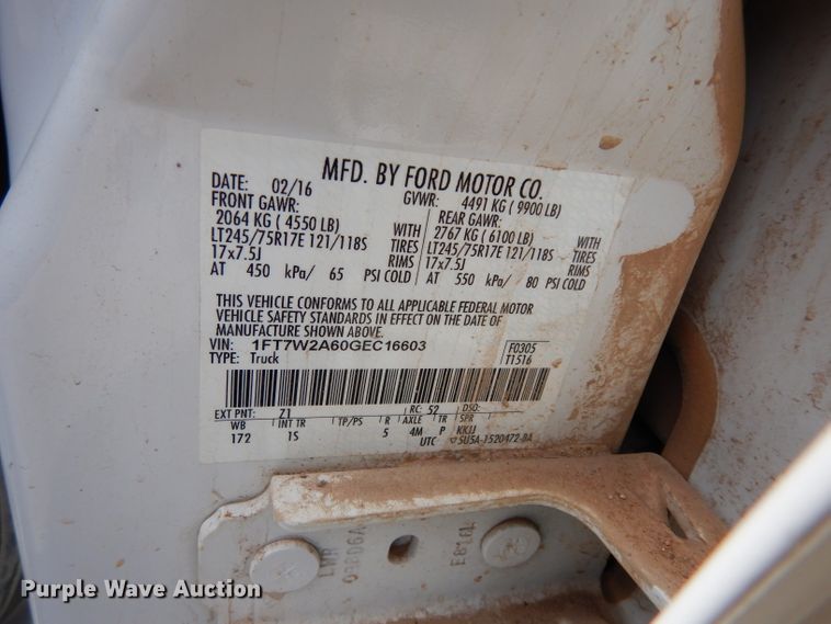 image for item DF4106 2016 Ford F250 Super Duty  Crew Cab flatbed pickup truck