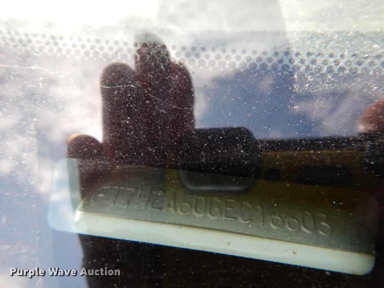 image for item DF4106 2016 Ford F250 Super Duty  Crew Cab flatbed pickup truck