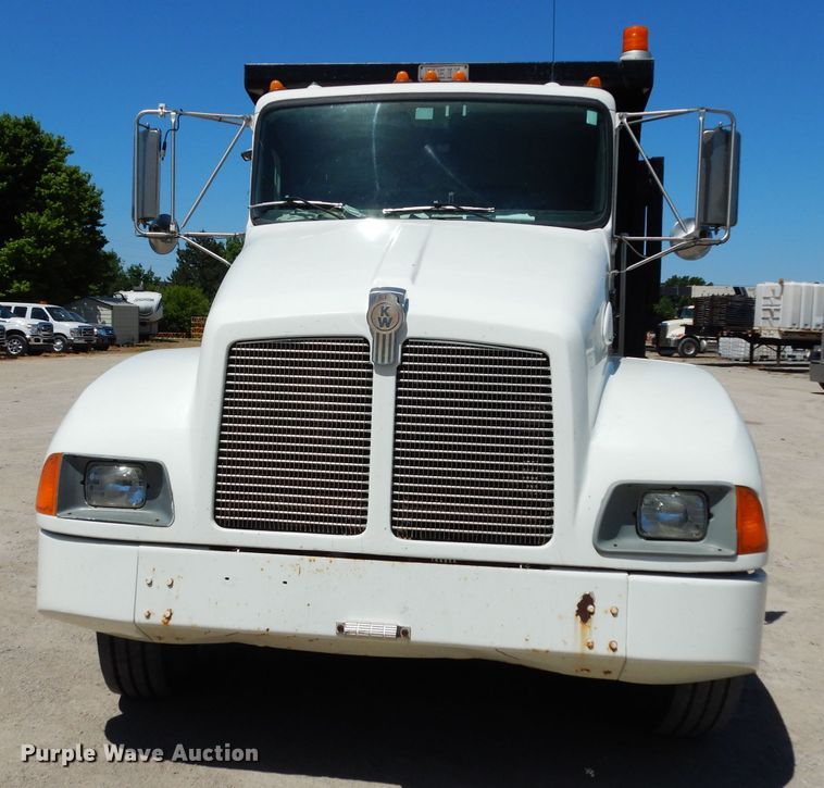 image for item DF4130 1995 Kenworth T300  dump truck