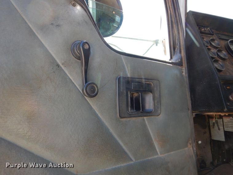 image for item DF4130 1995 Kenworth T300  dump truck