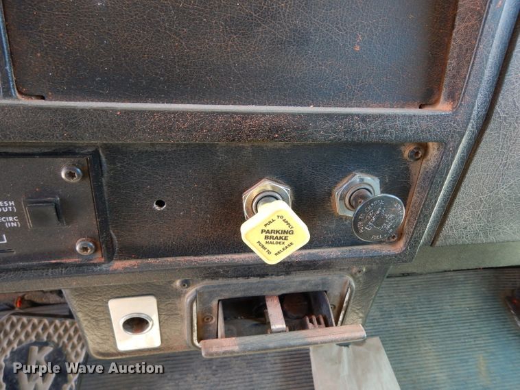 image for item DF4130 1995 Kenworth T300  dump truck