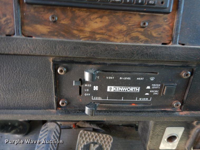 image for item DF4130 1995 Kenworth T300  dump truck