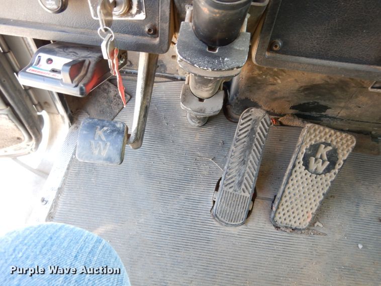 image for item DF4130 1995 Kenworth T300  dump truck